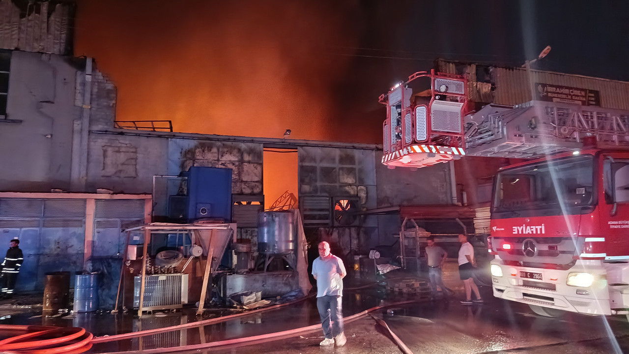 Adana’da ayakkabı tabanı fabrikasında yangın
