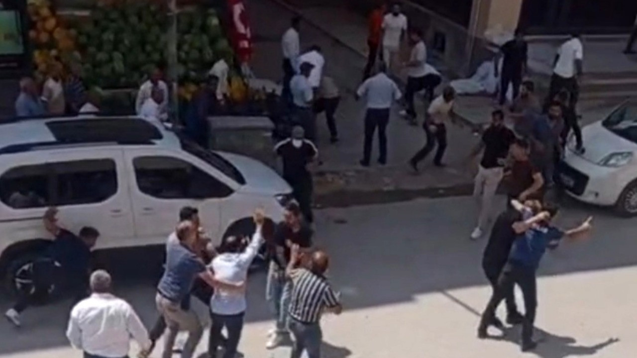 Kavgada ağır yaralanan genç yaşam mücadelesini kaybetti