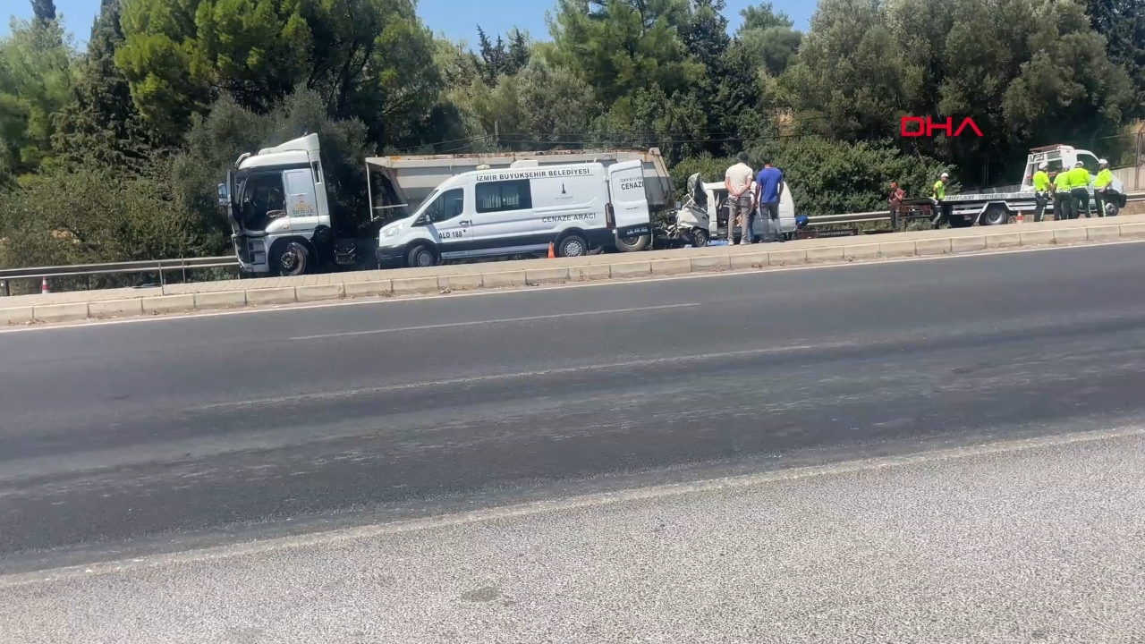 TIR'a arkadan çarpan minibüsün sürücüsü öldü