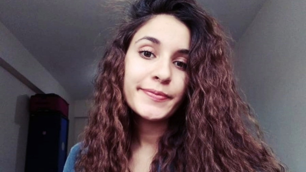 Gülistan Doku'nun sosyal medya hesabına girmişler