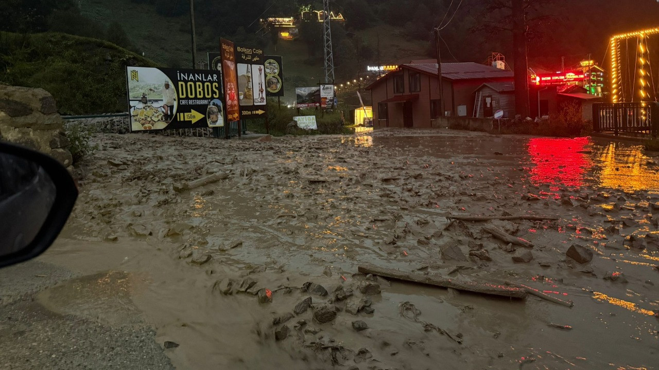 Uzungöl'de taşkın meydana geldi
