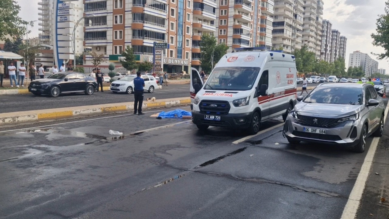 Diyarbakır’da otomobilin çarptığı yaya öldü