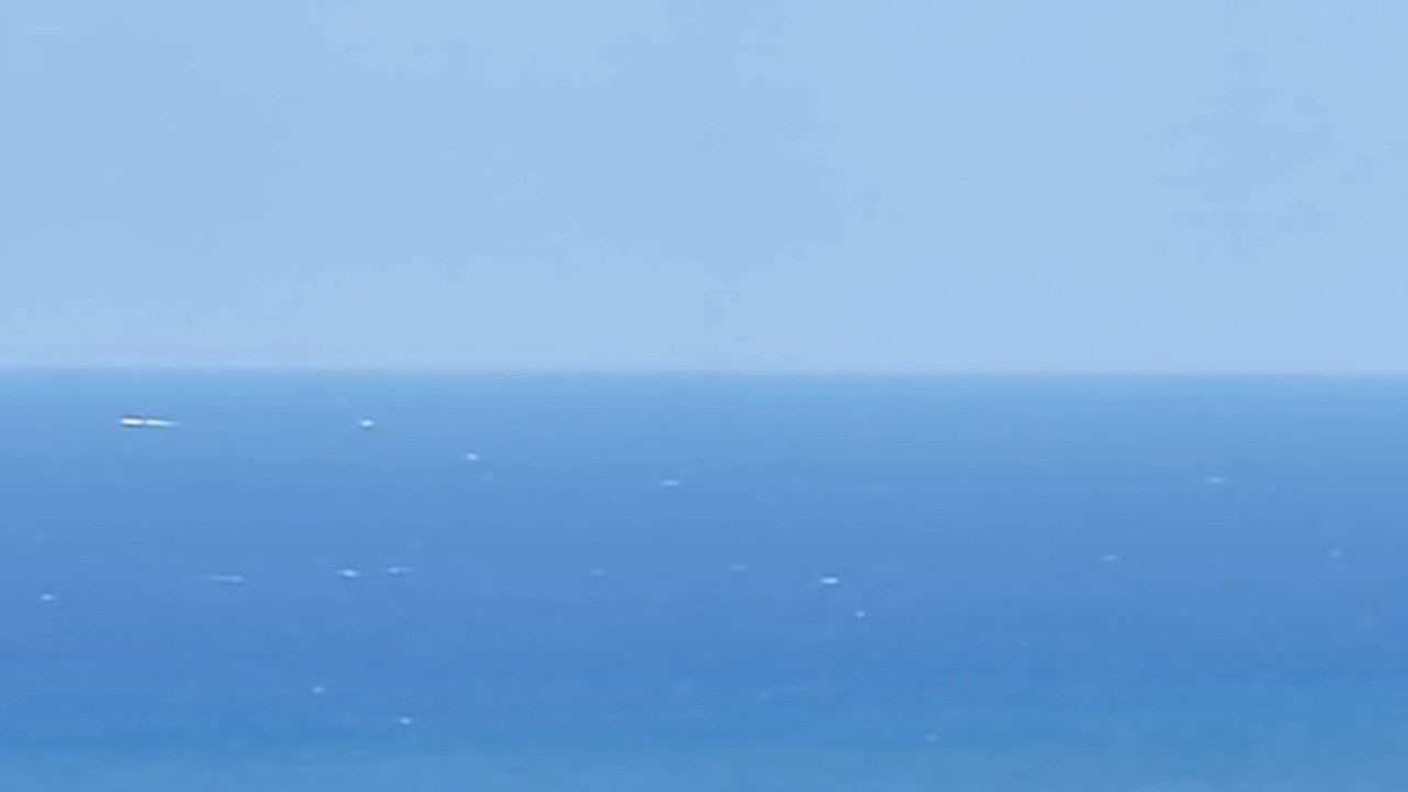 Girne açıklarında gemi battı: İçinde 279 kişi vardı