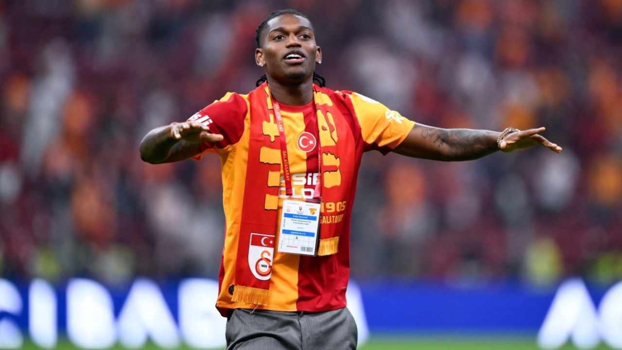 Rafael Leao sahaya indi, Batrakov'la üçlü çektirdi