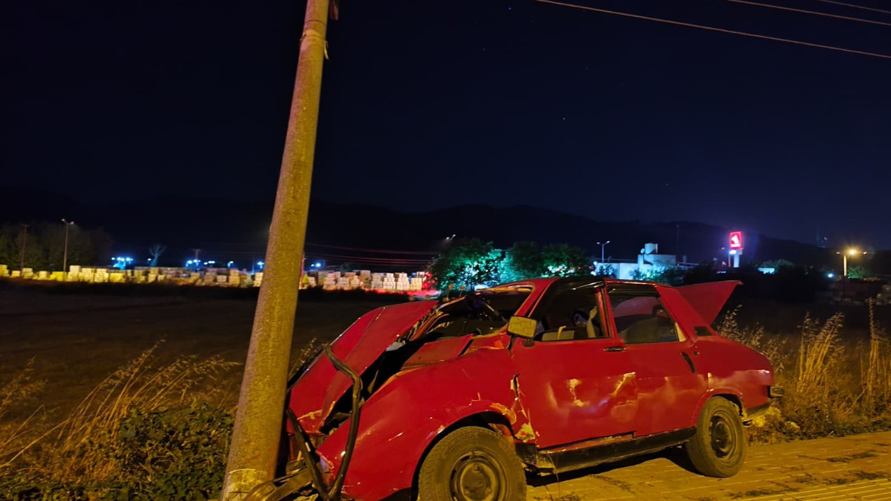 Aileye araç çarptı: 1 çocuk öldü
