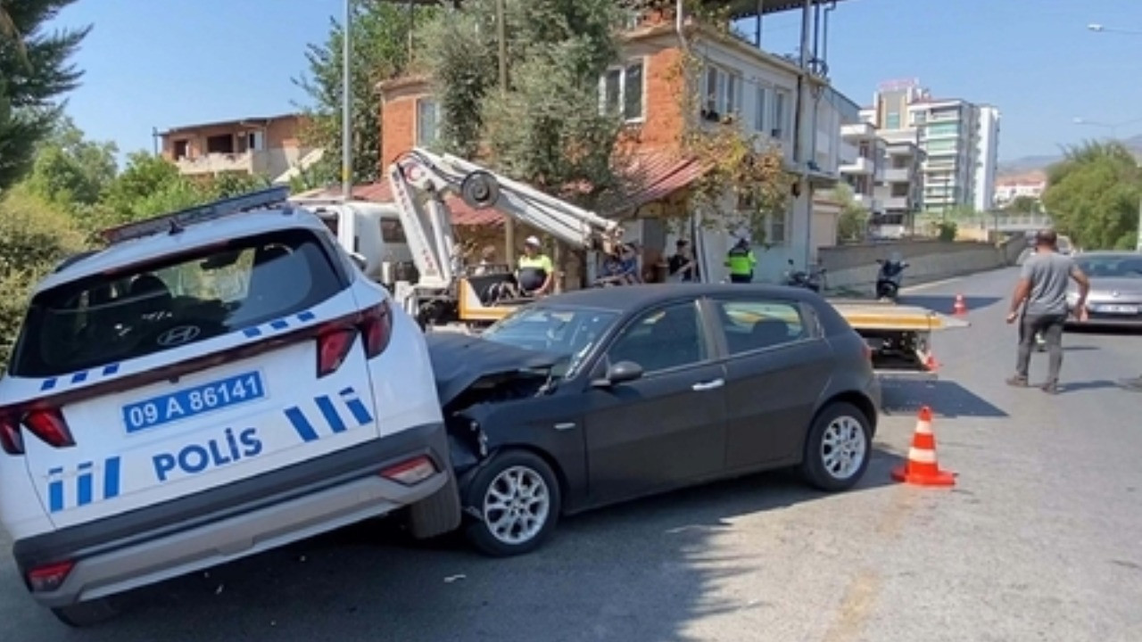 Aydın'da polis aracı ile otomobil çarpıştı: 2 yaralı