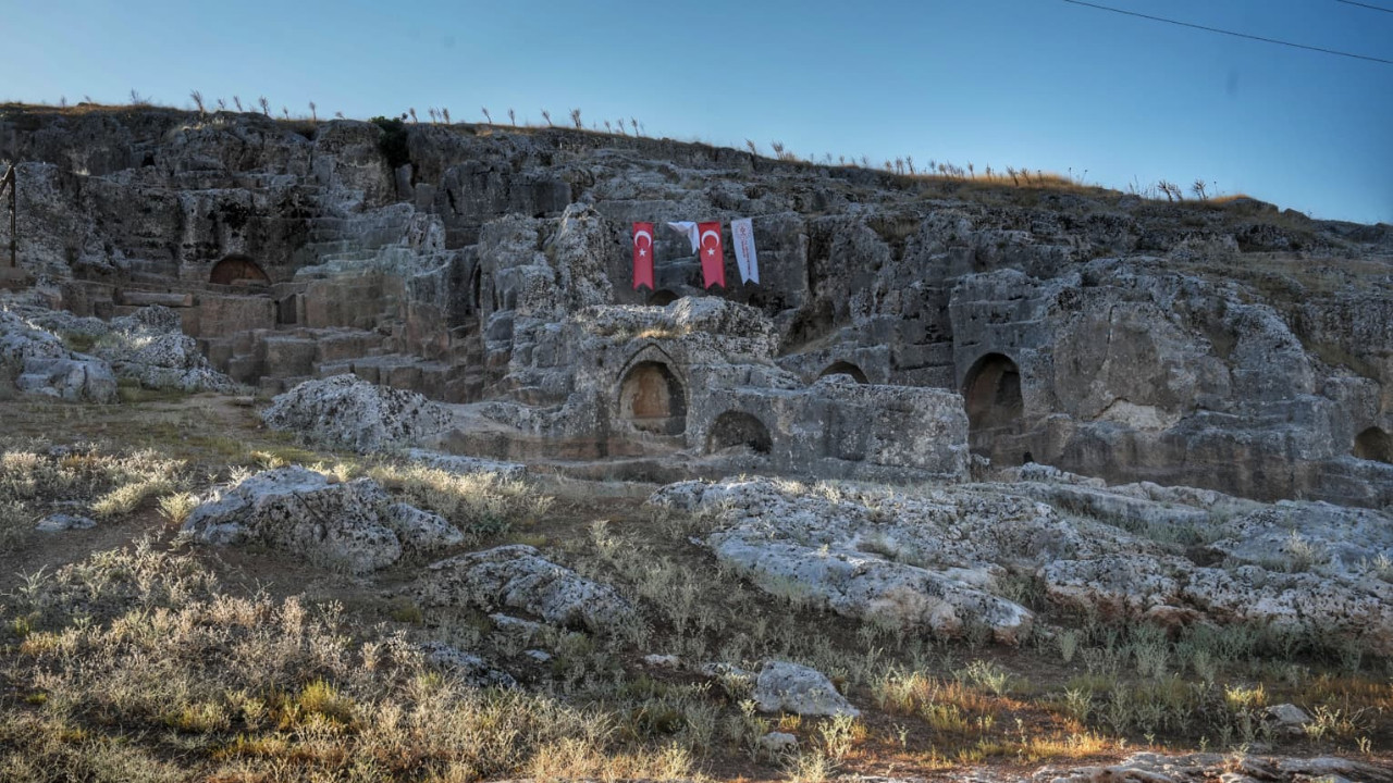 Depremde hasar görmüştü: Cami ve mescit yeniden hayat buldu