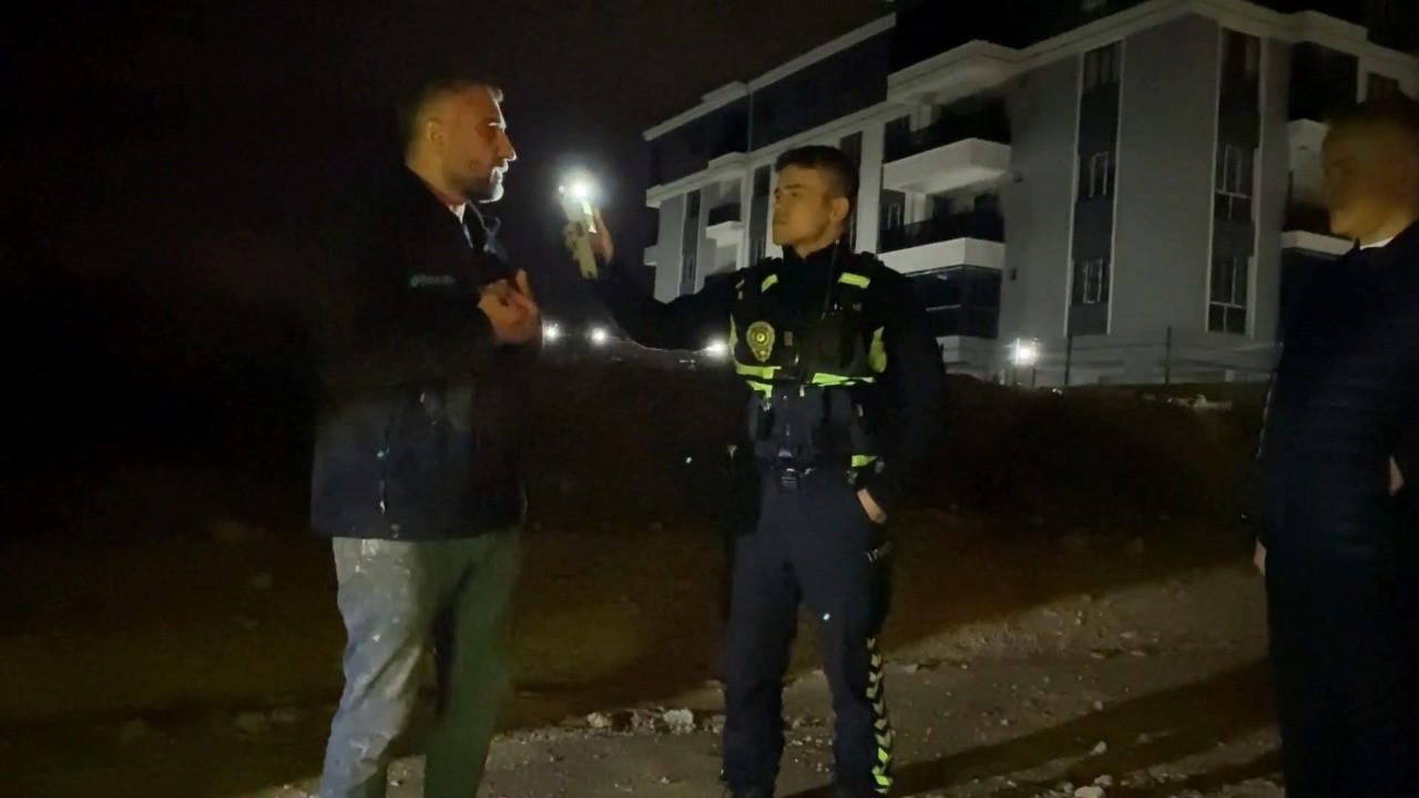 "Bu arabayı cinler mi sürüyor?” İnegöl’de polisten kaçan iki arkadaş birbirine girdi