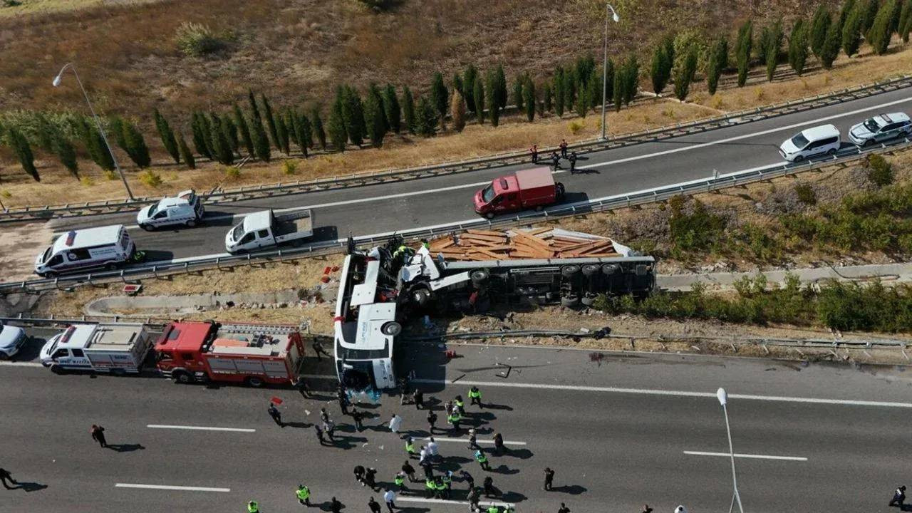 おぬし Manisa'daki otobüs kazasında ölü sayısı 12'ye yükseldi