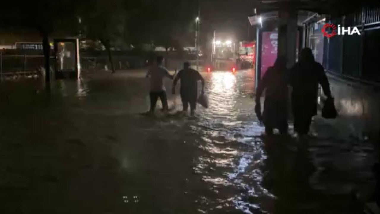 İstanbul'da kabusu yaşadı. 41 yol sonra gelen rekor yağış afete dönüştü, 2  kişi öldü
