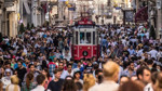 İstiklal Caddesi’nde polis armasıyla dans etti. Sosyal medyadaki görüntüler sonrası yakalandı