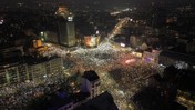 Sırbistan ayakta: Ülke tarihinin en kalabalık protestosu