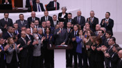 Meclis gerildi, CHP'li vekiller kürsüyü işgal etti