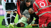 İtalya'da yürekler ağza geldi: Milan kalecisi bilincini kaybetti, hastaneye kaldırıldı
