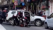 Polisten kaçtı, aracın camları kırılarak etkisiz hale getirildi
