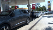 Depremden sonra benzin istasyonlarında kuyruk