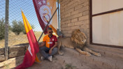 Galatasaray'ın şampiyonluğunu 'aslanlarıyla' kutladı: Biri Fatih, diğeri Okan