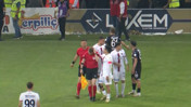 Elazığspor-Vanspor maçı yarıda kaldı! Yardımcı hakeme tribünden cisim isabet etti