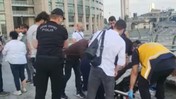 Adliye önündeki bariyer iki kadın memurun üzerine devrildi
