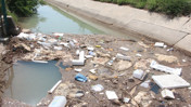 Sulama kanallarında kurban atıkları yüzüyor