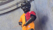 Belçika'nın 406 yıllık heykeli, 5 yıldızlı Galatasaray formasını giydi: Tarihte bir ilk