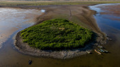 Su çekildi, adalar kara ile birleşti: Çavuşçu gölü kuruyor