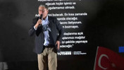 CHP'li Murat Emir sahneden düştü, yaralandı