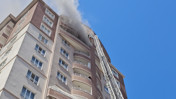 Yangında can pazarı: Mahsur kalanlar balkonlara çıktı