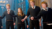 Harry Potter dizisindeki Weasley ailesinin fotoğrafları paylaşıldı