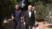 Özgür Özel çağrı yapmıştı, Kılıçdaroğlu gülümseyip geçti