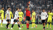 Beşiktaş-Fenerbahçe derbisi karıştı: Aynı dakikada 2 kırmızı kart