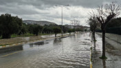 Kuşadası'nda yollar göle döndü