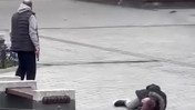 Silahla yaralayıp başında bekledi