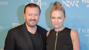 Komedyen Ricky Gervais'in sevgilisine kanser teşhisi kondu