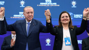 AKP'ye katılan Burcu K&ouml;ksal'a karşılama t&ouml;reni: Yeni bir d&ouml;neme adım attık