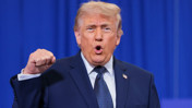 Trump'tan protestocuya: Annene git