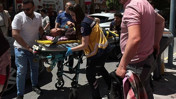 Yol verme kavgasında seken kurşun esnafı vurdu