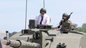 Kral Charles, tank ile şov yaptı