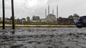 Uyarı &uuml;st&uuml;ne uyarı: İstanbul'a kuvvetli yağış geliyor