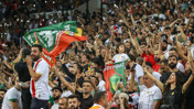 Amedspor-Trabzonspor maçında Türkçe ve Kürtçe pankart