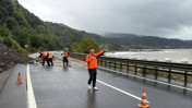 Zonguldak'ta yağış sonrası yola kaya yağdı