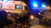 2 ara&ccedil; kafa kafaya &ccedil;arpıştı. Feci kazada 5 yaralı