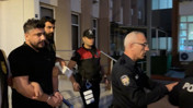 8 ay ka&ccedil;tı. Cinayet soruşturmasında aranan iş insanı taziyede yakalandı