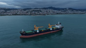 Savaşta vurulan gemi Trabzon'a sığındı