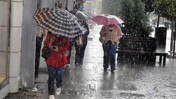 Cuma akşamına dikkat! İstanbul&rsquo;da yağış başlıyor, sıcaklıklar d&uuml;şecek