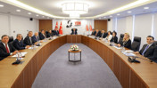 YENİ Parti&rsquo;den fon krizi i&ccedil;in yeni adım. Tutuklularla g&ouml;r&uuml;şecekler