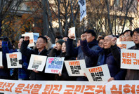 Güney Kore'de 5 saatlik sıkıyönetim dünyayı şaşırttı