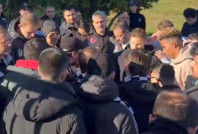 Beşiktaşlı futbolculara şok tehdit! "150 bin kişi gelir, bu kapı kırılır"