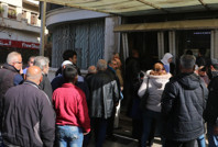 Maaşlar yattı, Suriyeliler ATM'lere akın etti