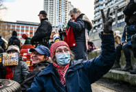 Lahey'de iklim aktivistlerine polis müdahalesi